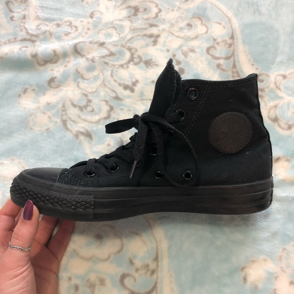 Black hightop converse!!